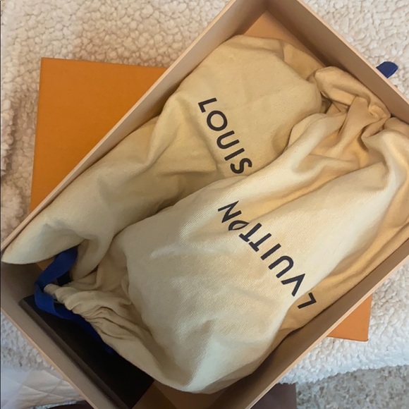 LOUIS VUITTON Mini Heels - Picture 4 of 9